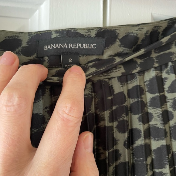 Banana republic size 2 skirt - Picture 2 of 2